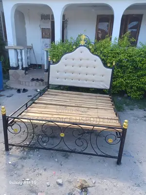 5/6 Kitanda Sofabed Ya Chuma Na Nzurii Mno