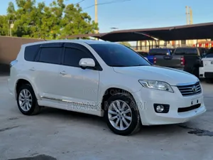 Toyota Vanguard 2011 White