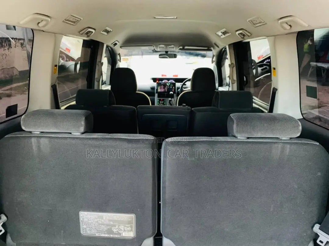 Toyota Noah 2009 Black