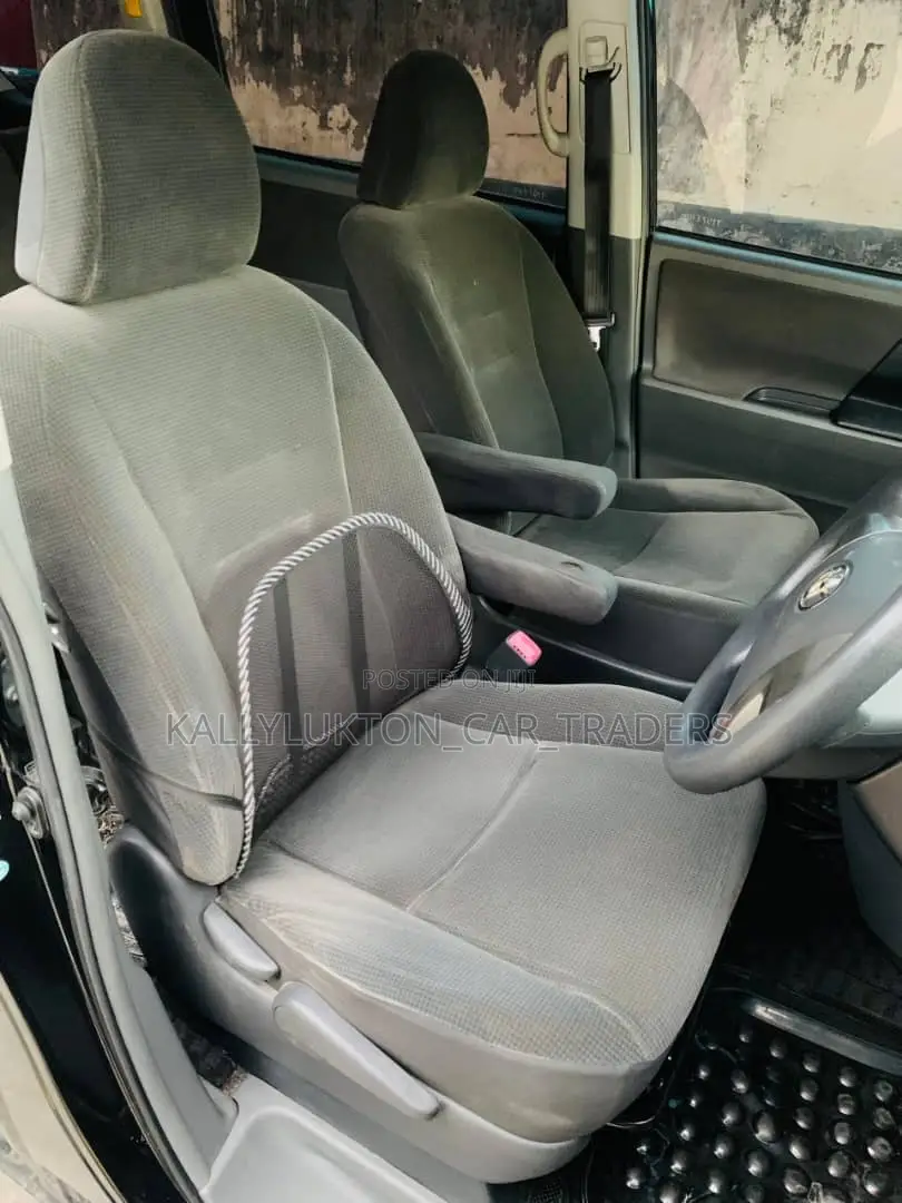 Toyota Noah 2009 Black