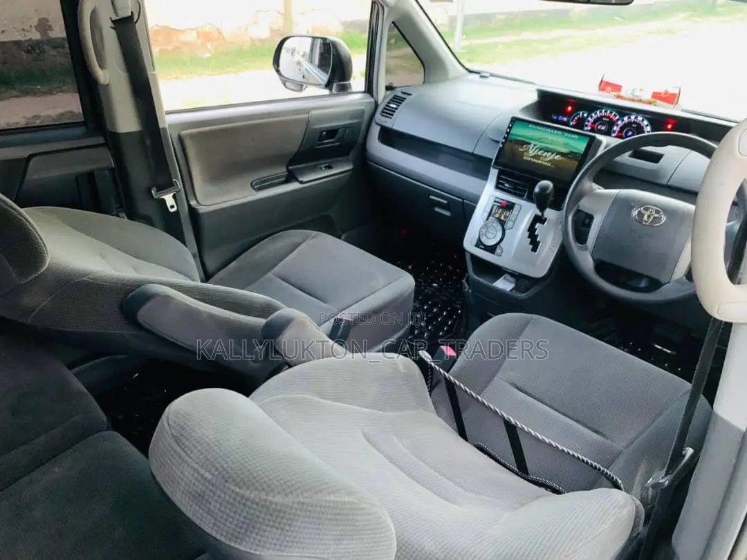 Toyota Noah 2009 Black