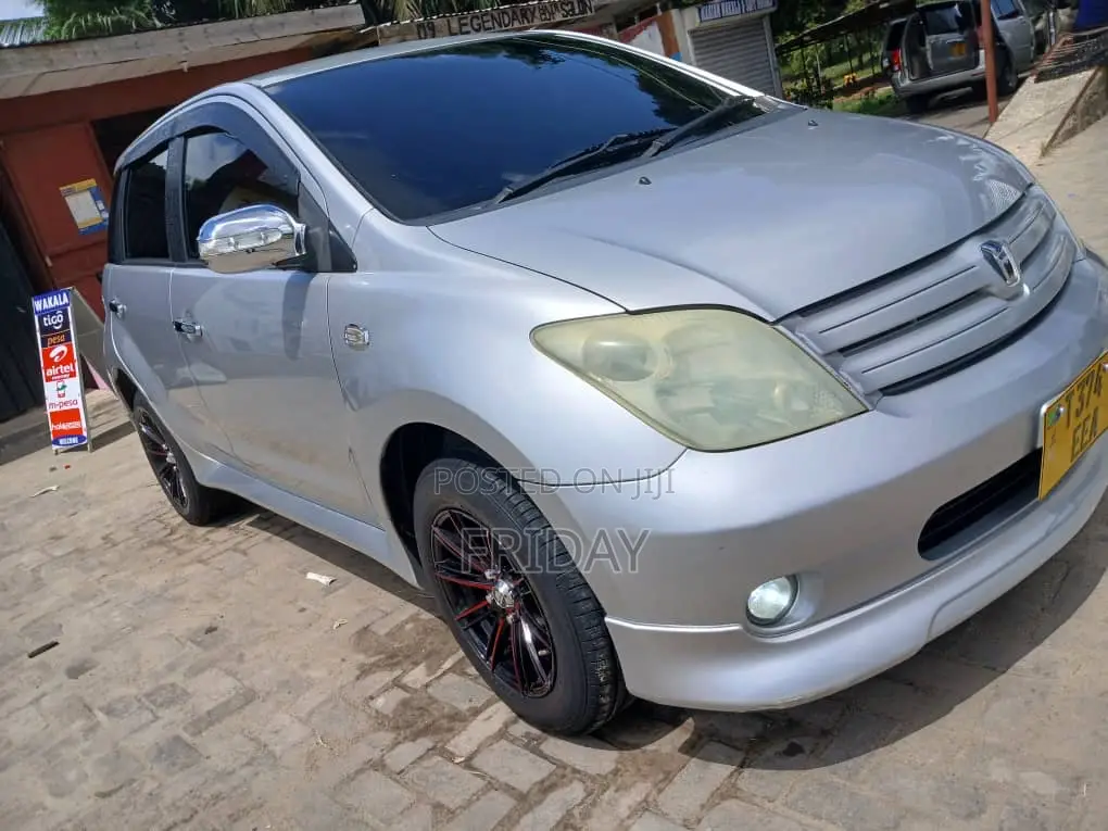 Toyota IST 2004 Silver