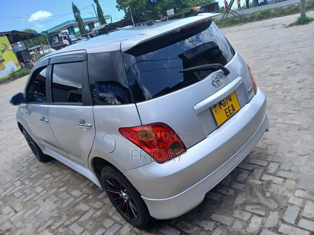 Toyota IST 2004 Silver