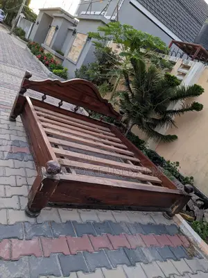Kitanda Mbao Ngumu Size 5/6 Mbso Ngumu