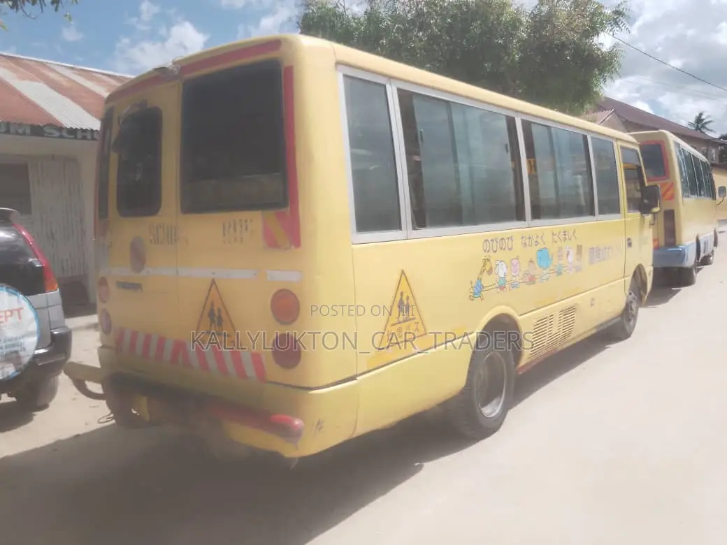 Mitsubishi Fuso Rosa 1998 Yellow