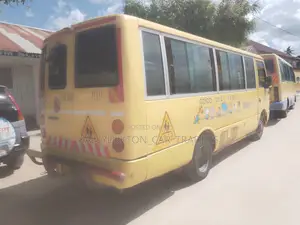 Mitsubishi Fuso Rosa 1998 Yellow