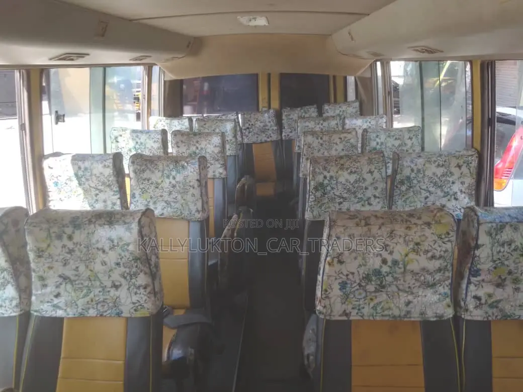 Mitsubishi Fuso Rosa 1998 Yellow