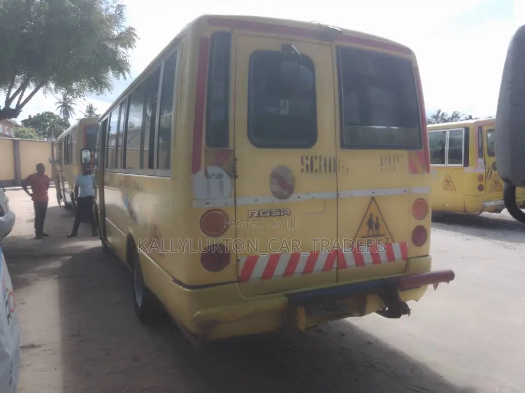 Mitsubishi Fuso Rosa 1998 Yellow