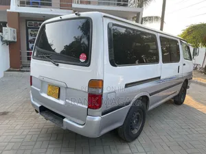 Toyota HiAce 2002 Silver