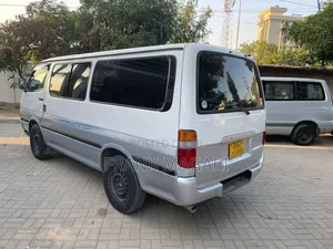Toyota HiAce 2002 Silver