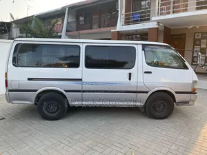Toyota HiAce 2002 Silver