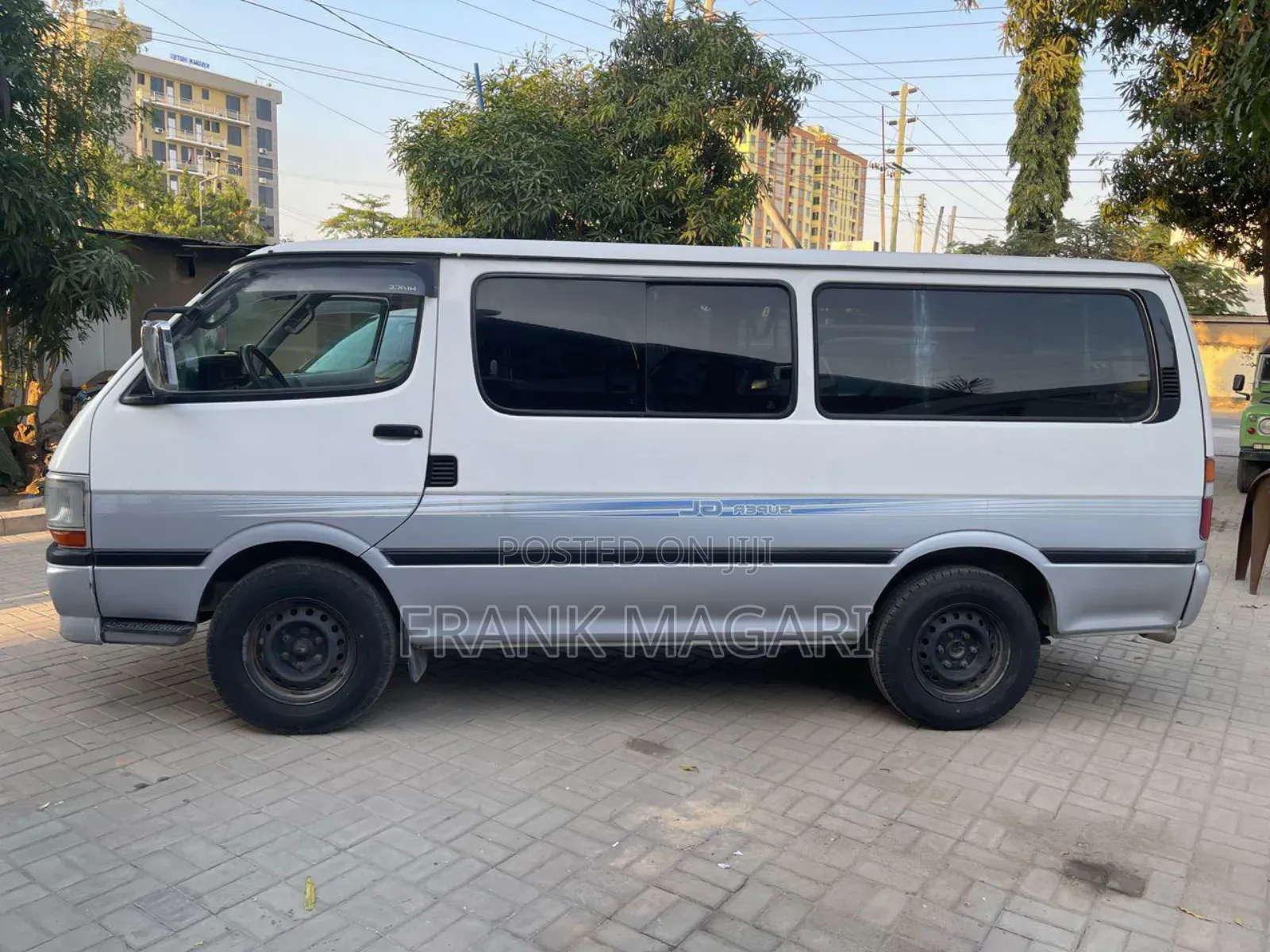 Toyota HiAce 2002 Silver
