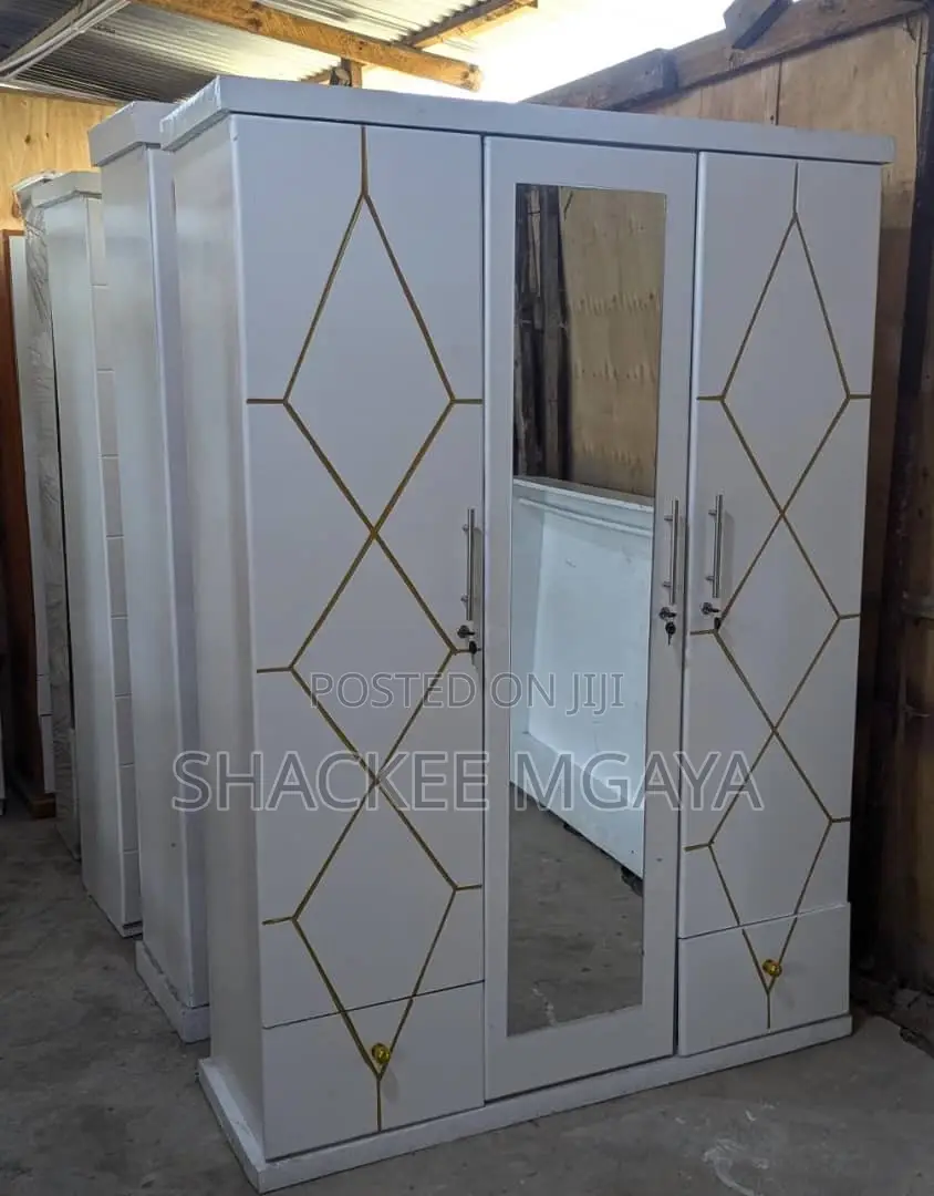 Kabati Milango Mitatu High Quality
