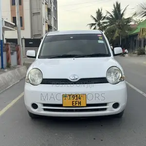 Toyota Sienta 2007 White