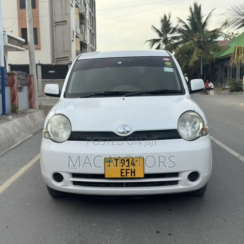 Toyota Sienta 2007 White