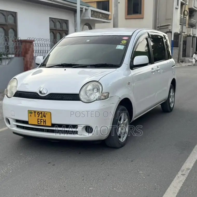 Toyota Sienta 2007 White