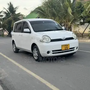 Toyota Sienta 2007 White