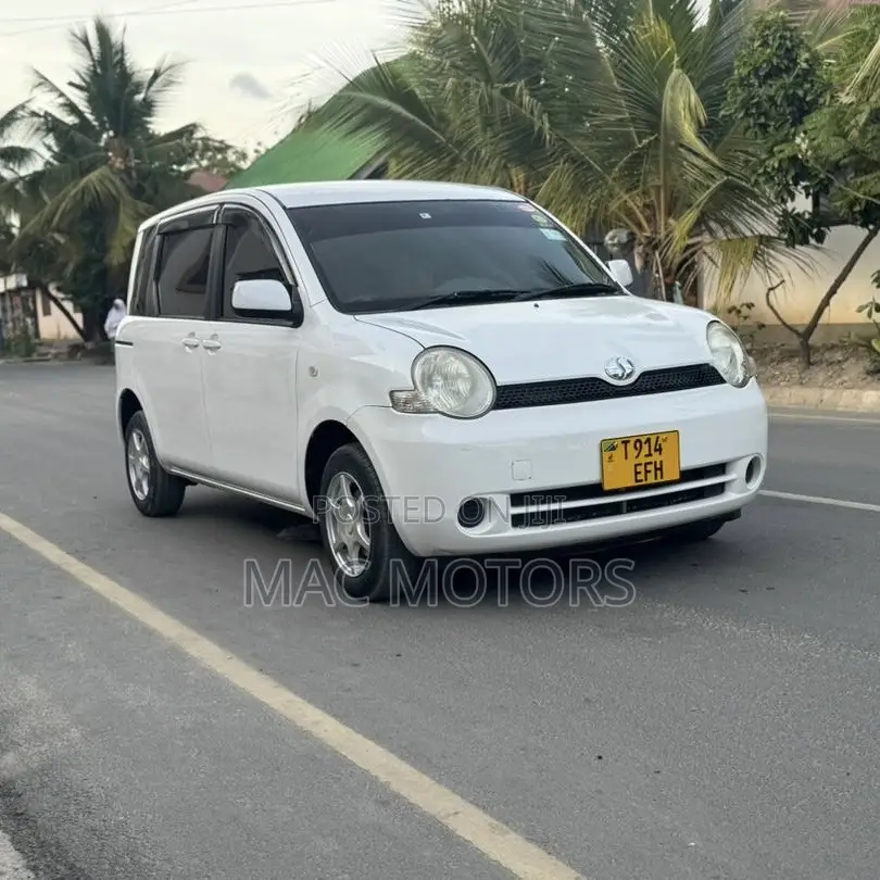 Toyota Sienta 2007 White