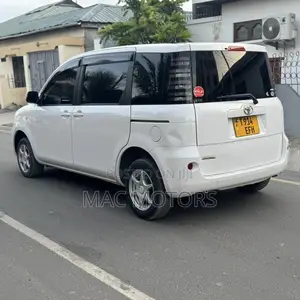 Toyota Sienta 2007 White