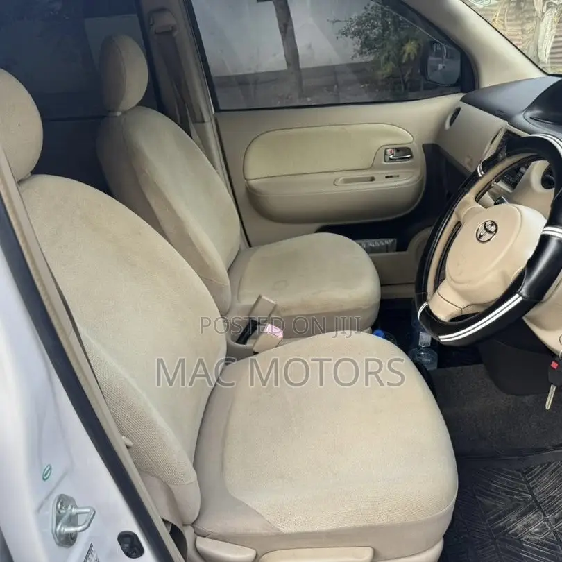 Toyota Sienta 2007 White