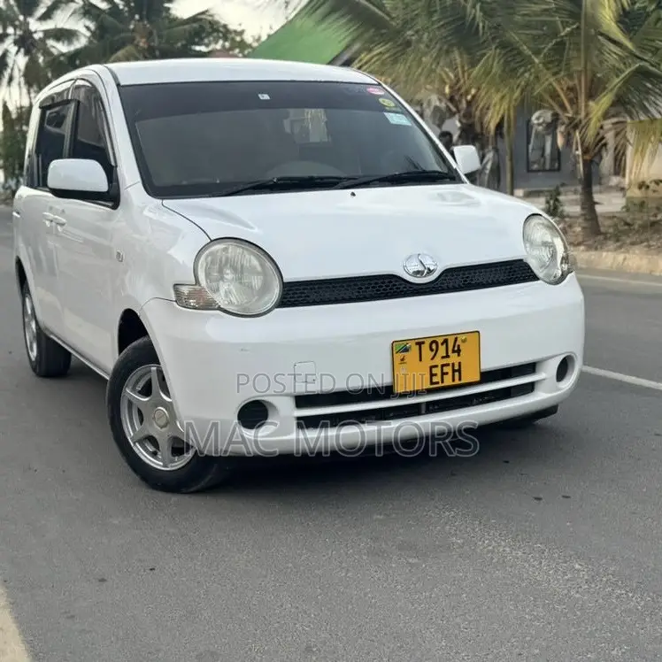 Toyota Sienta 2007 White
