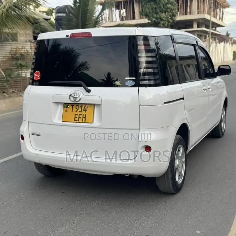 Toyota Sienta 2007 White