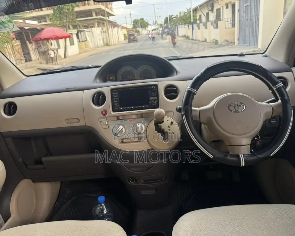 Toyota Sienta 2007 White