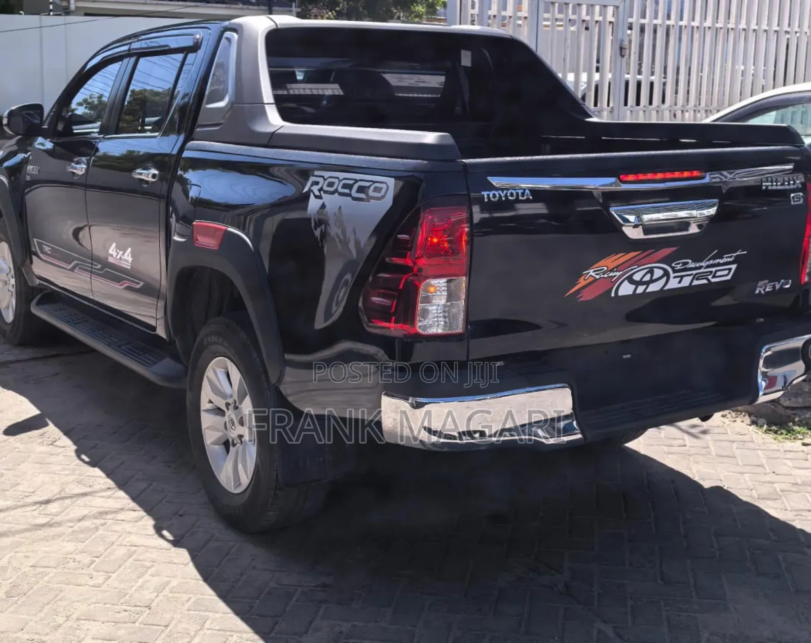 Toyota Hilux 2016 Black