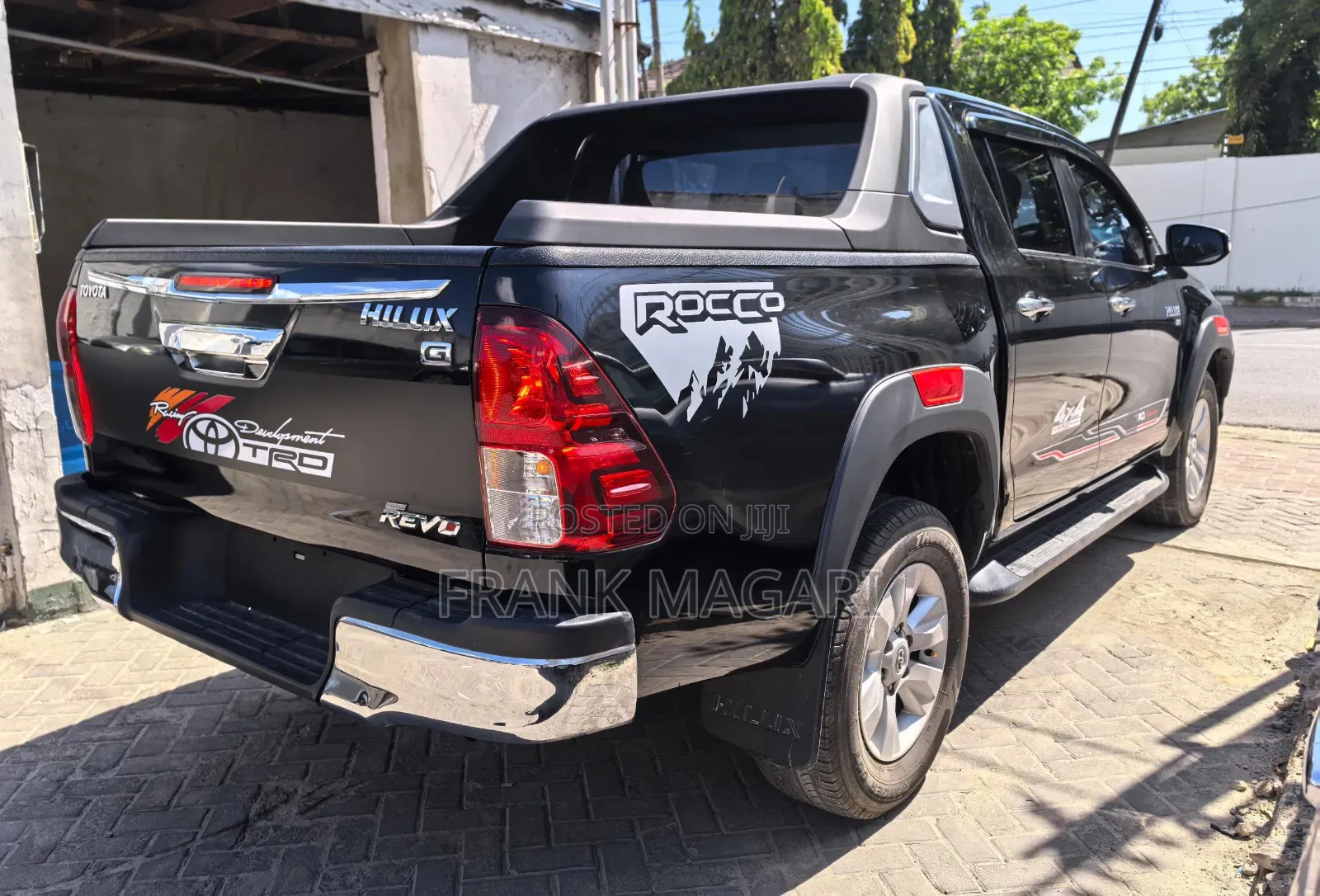 Toyota Hilux 2016 Black