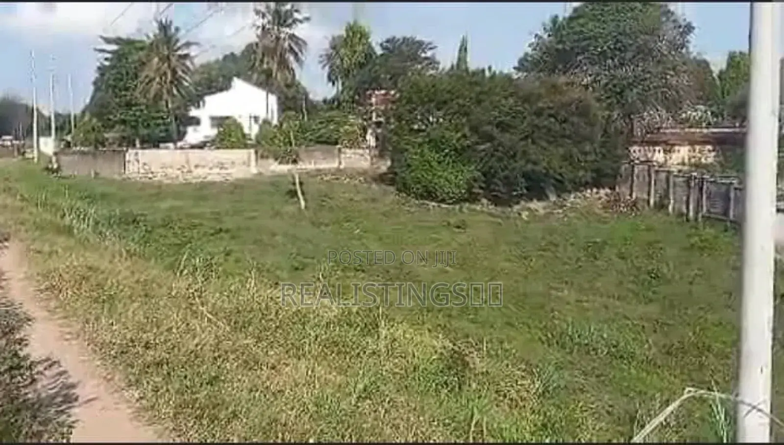 Kurasini: Over 1 Acre Plot Ideal for Yard for Rent - Dar