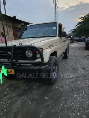 Photo - Land Rover Defender 2010