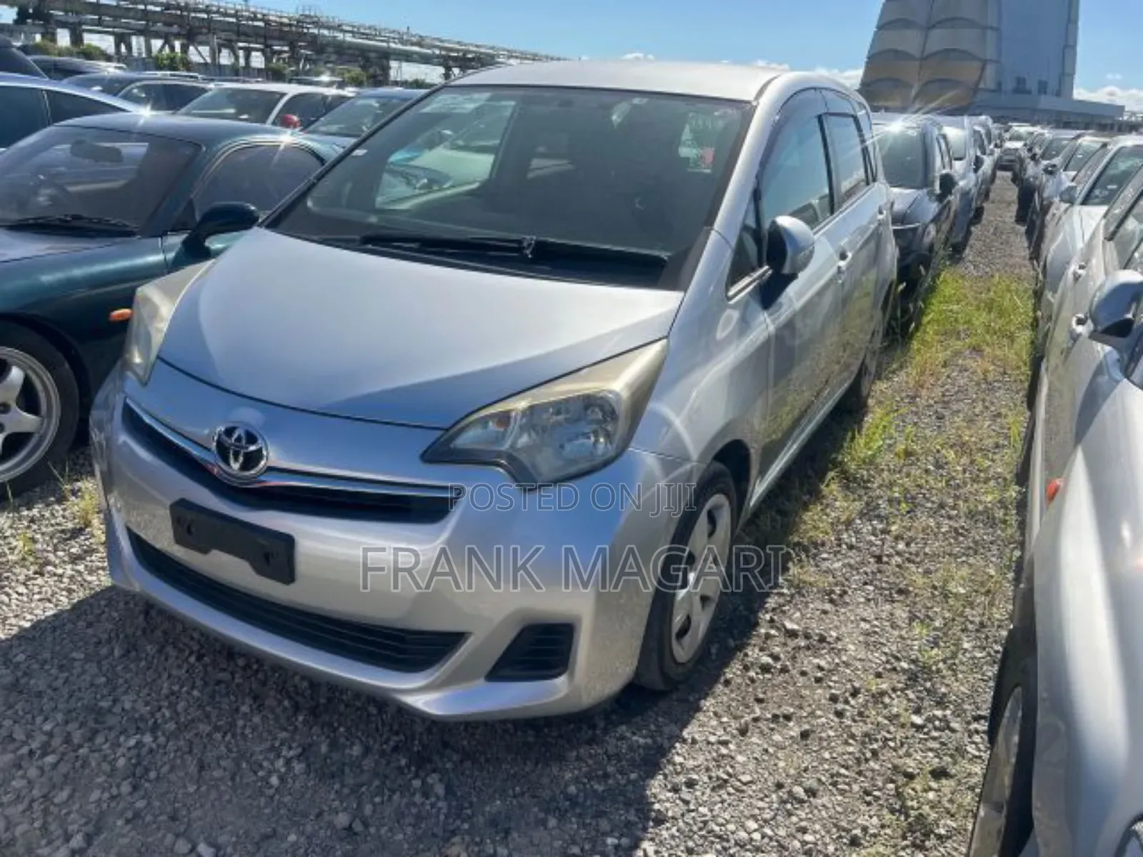 Toyota Ractis 1.5 FWD 2011 Silver