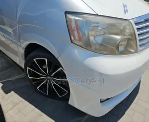 Toyota Alphard 2.4 Petrol FWD 2004 White