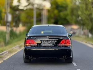 Toyota Crown Royale 2005 Black