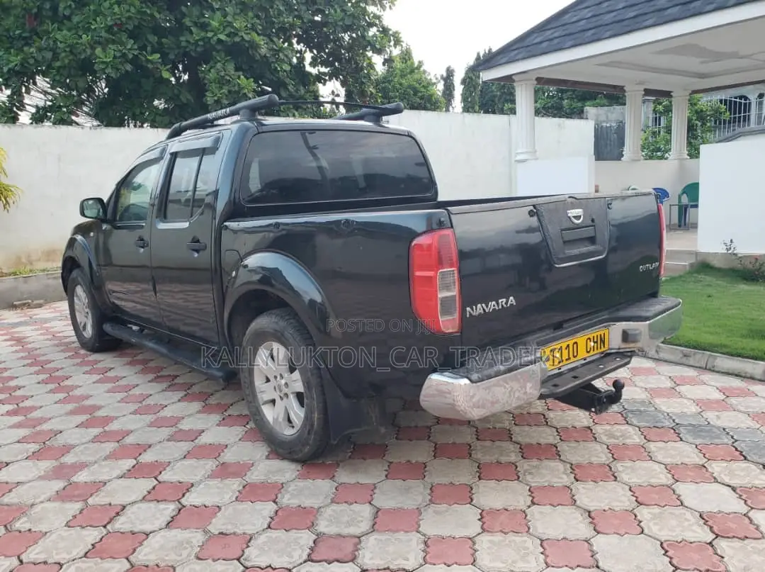 Nissan Navara 2005 Black