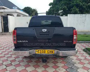 Nissan Navara 2005 Black