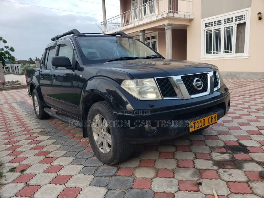 Nissan Navara 2005 Black
