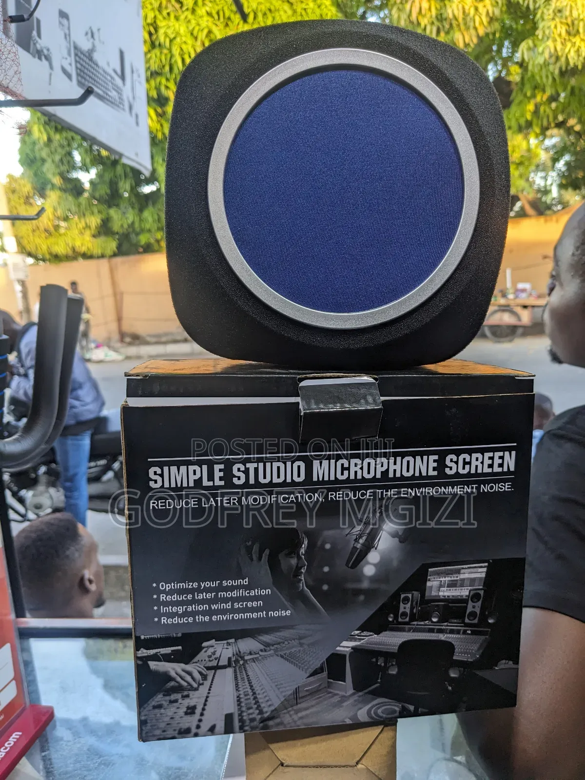 Simple Studio Microphone Screen