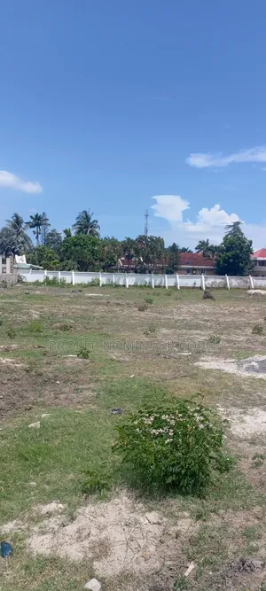 Photo - Plot for Sale Bei Dollar 700,000