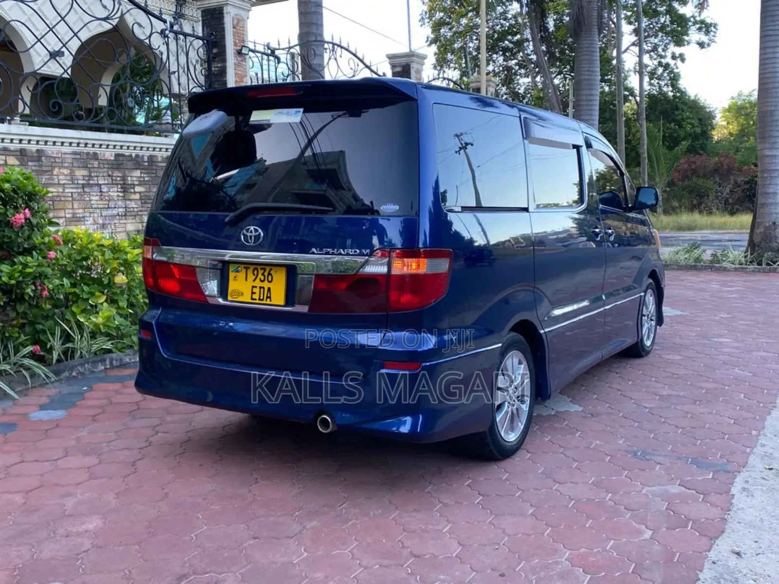 Toyota Alphard 2005 Blue