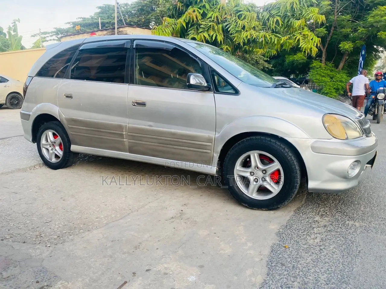 Toyota Nadia 2003 Silver