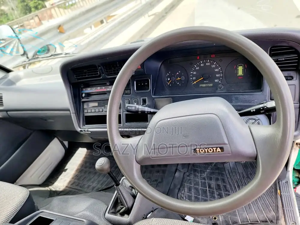 Toyota HiAce 2002