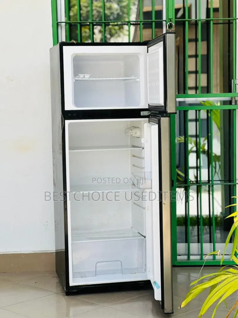 Von Fridge // 218L // Used