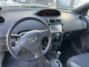 Toyota Vitz 2009 White