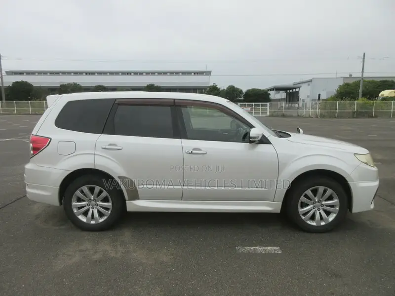 Subaru Forester 2010 Pearl