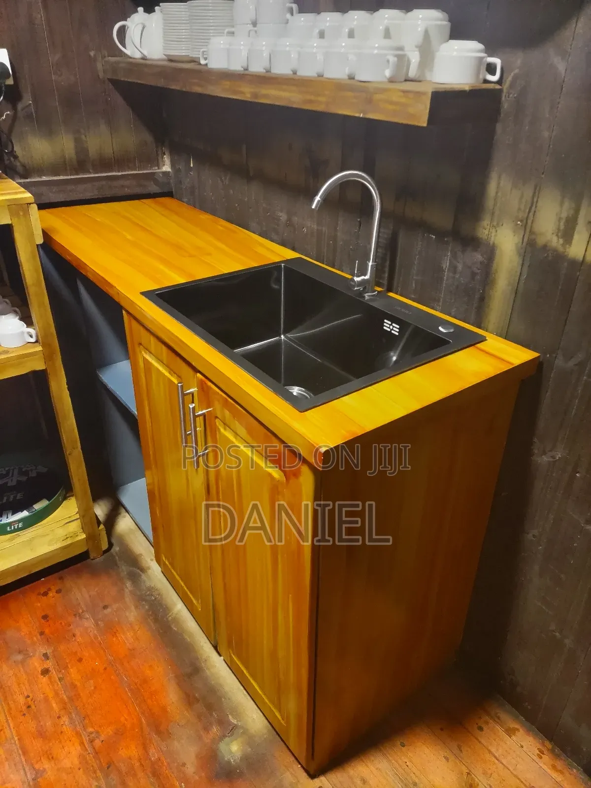 Carbinate Milango Mi Nne Mikubwa Pamoja Na Sinki