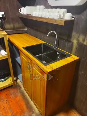 Carbinate Milango Mi Nne Mikubwa Pamoja Na Sinki
