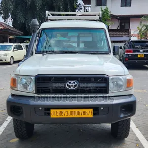 Toyota Land Cruiser 2013 White