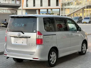 Toyota Noah 2007 Silver