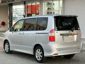 Toyota Noah 2007 Silver